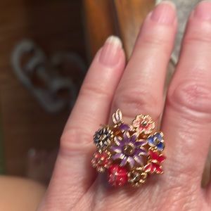 Gold tone flower bouquet ring size 6 1/2 to 7.